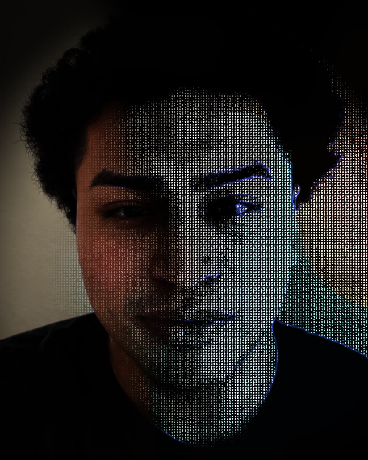 The founder of Nextia, drawn by the site's own field, half calligraphy and half photograph
